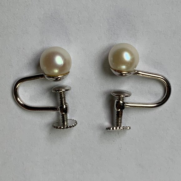 Cultra Jewelry - Cultra Vintage Cultured Pearl Screw Back Earrings
